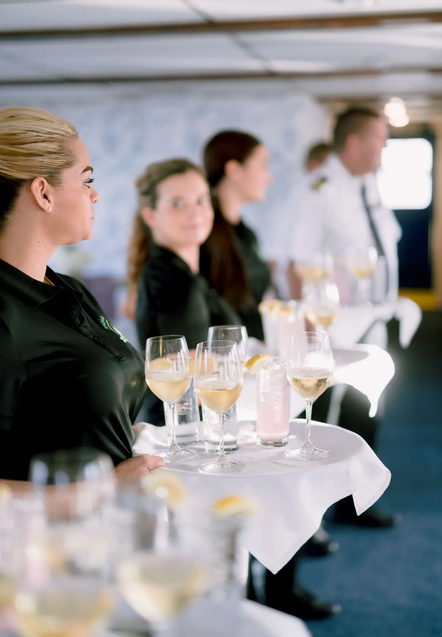 services bar services serving wine